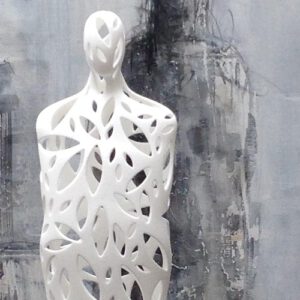 CARE. 3D print multiple 167 cm op sokkel. Uitvoering in wit kunststof.