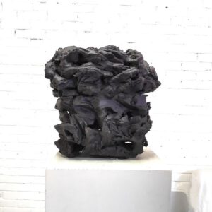 Rocks. Keramisch object. Zwarte klei-ongeglazuurd. Barbara Houwers 2022.