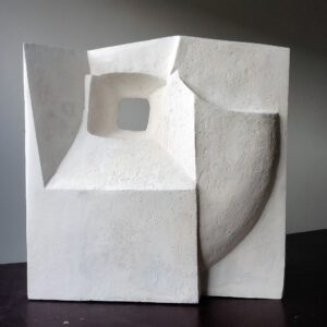 Vensterbeeld, 60 cm hoog, cement