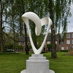 Vrijheid in gebondenheid (gepolychromeerd aluminium, Boxtel 2026)