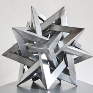 FIT (five intersecting tetrahedra), 2018, zink, afm. 35 x 35 x35 cm