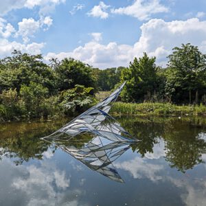 Wings, staal, geslumpt glas