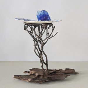 Solitude, brons, porselein, glas, mahoniehout